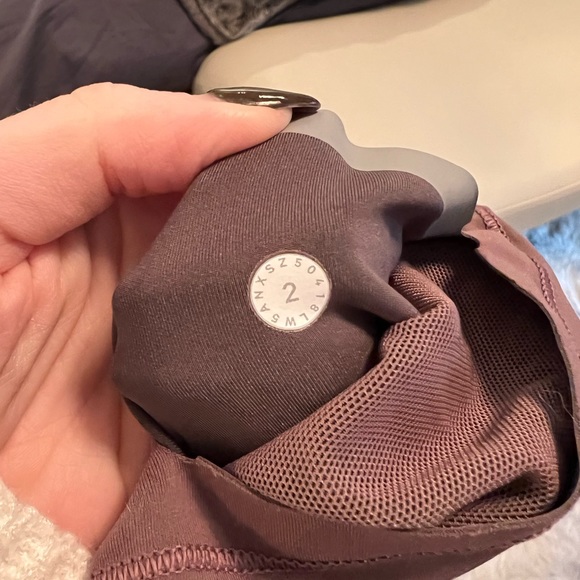Lululemon purple high rise leggings - size 2 - Picture 3 of 3